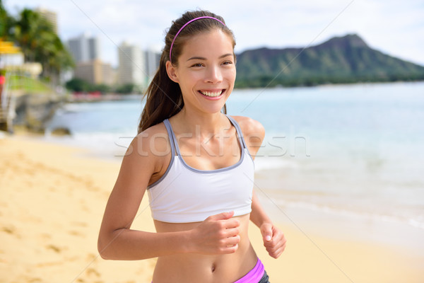 運行 運動 健身女人 慢跑 海灘 運行 商業照片 © Maridav