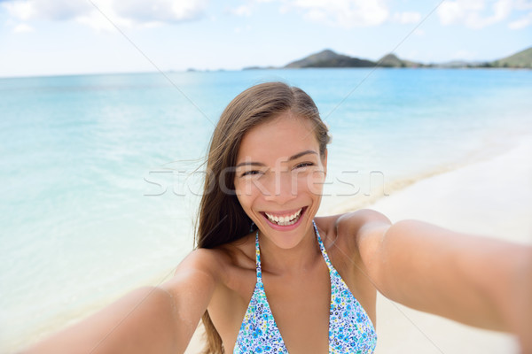 Vacaciones de verano viaje mujer playa tecnología Foto stock © Maridav