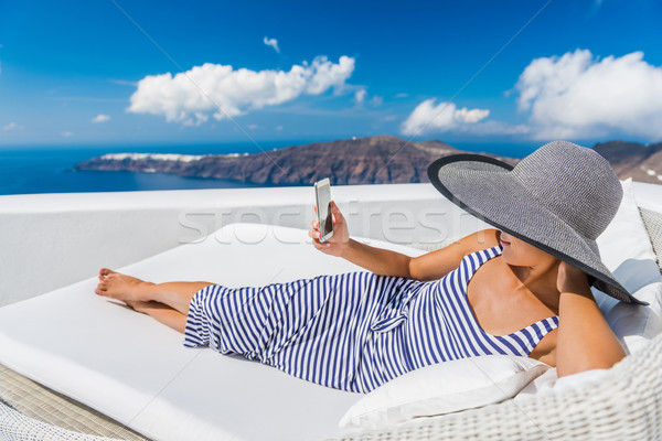 Foto stock: Relaxante · mulher · sofá · recorrer · sofá