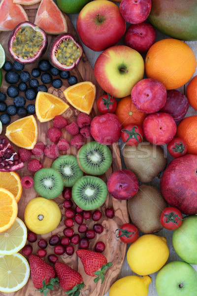 Frisches Obst groß Olivenöl Holz Bord Stock foto © marilyna