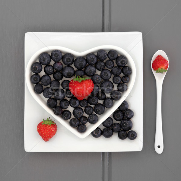 Antioxydant myrtille fraise fruits coeur Photo stock © marilyna