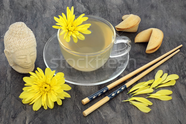 Sănătos crizantema ceai iarbă floare sticlă Imagine de stoc © marilyna