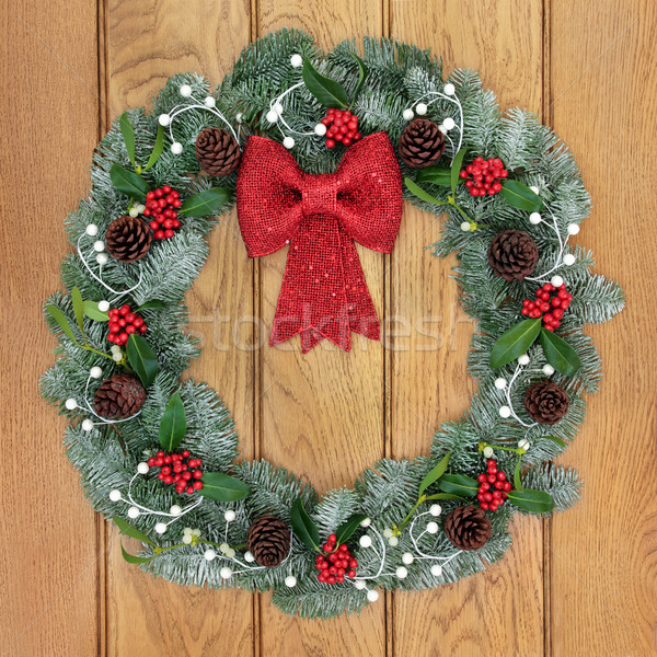Karácsony koszorú dekoráció piros íj fagyöngy Stock fotó © marilyna