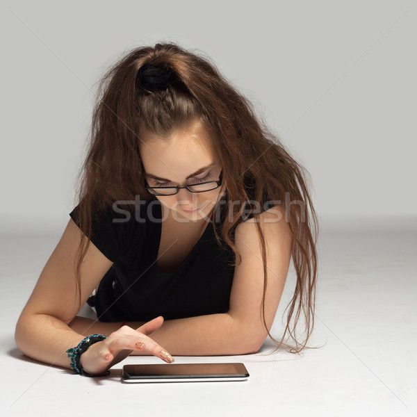 Genç kız tablet genç genç çizgili pantolon Stok fotoğraf © maros_b