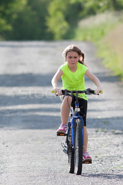 Nastolatków dziewczyna rowerów neon żółty shirt Zdjęcia stock © maros_b