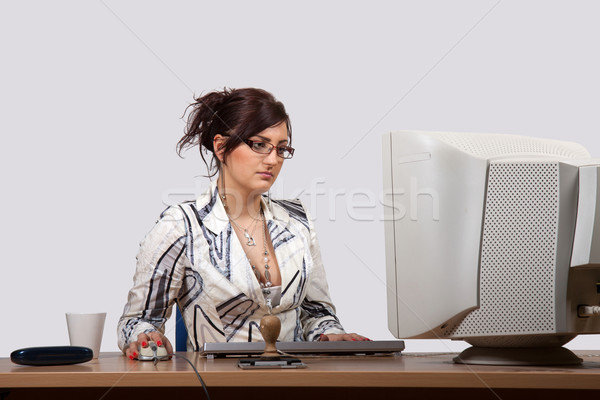Młodych kobiet pracownik biurowy pracy komputera biuro Zdjęcia stock © maros_b