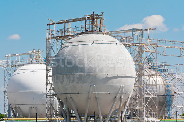 Refinería de petróleo almacenamiento cielo construcción tecnología industria Foto stock © martin33
