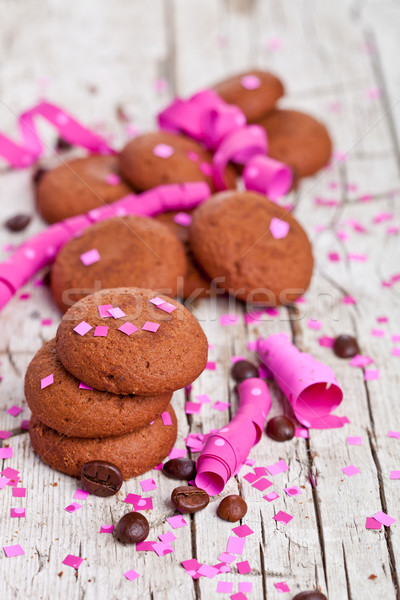 Foto d'archivio: Fresche · cioccolato · cookies · chicchi · di · caffè · rosa · nastri