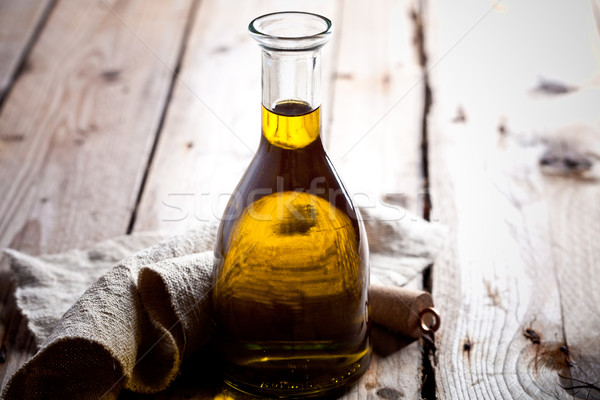Frischen Olivenöl Flasche rustikal Holzbrett Essen Stock foto © marylooo
