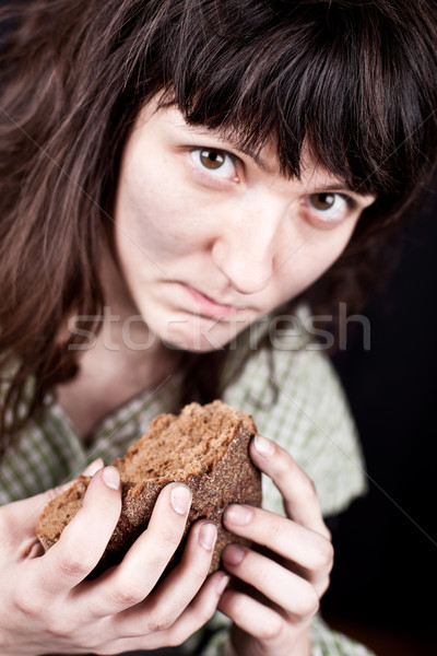 Bettler Frau Stück Brot Porträt armen Stock foto © marylooo