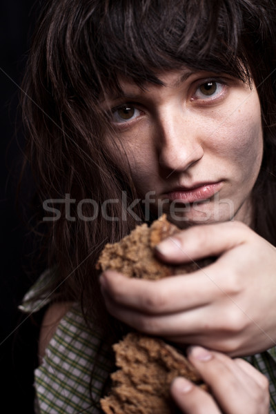 Mendigo mulher peça pão retrato pobre Foto stock © marylooo