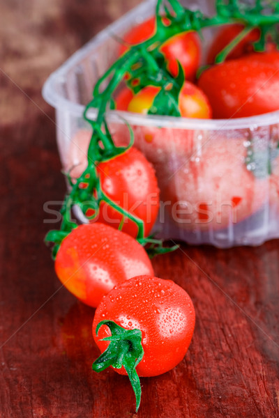 Mokro pomidory drewniany stół liści owoców Zdjęcia stock © marylooo