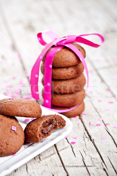 Tányér friss csokoládé sütik rózsaszín szalag konfetti Stock fotó © marylooo