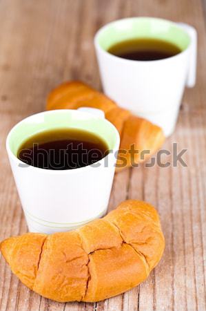 Stockfoto: Twee · thee · vers · croissants · houten · tafel