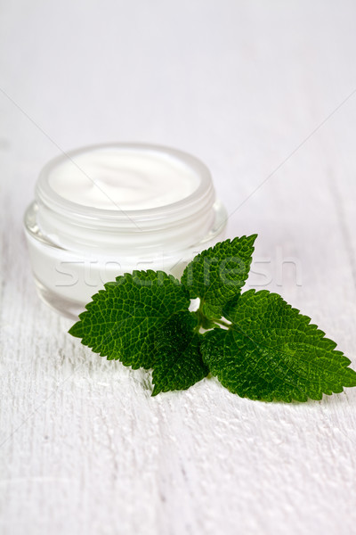 Crema per il viso vetro jar foglia verde bianco legno Foto d'archivio © marylooo