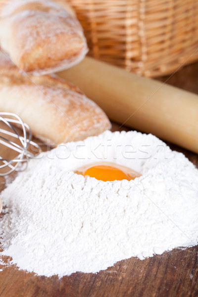 Foto stock: Pão · farinha · ovos · utensílio · de · cozinha · natureza · morta