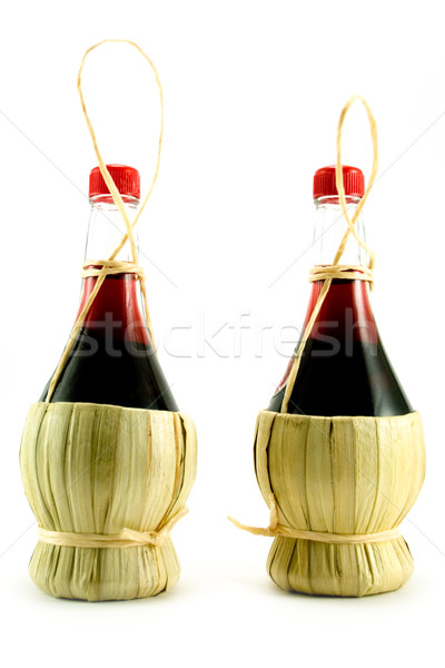 Doua sticle roşu izolat alb cuplu Imagine de stoc © marylooo