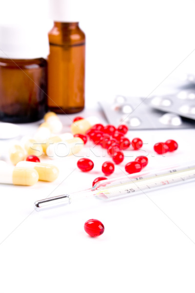 [[stock_photo]]: Thermomètre · pilules · différent · blanche · médicaux