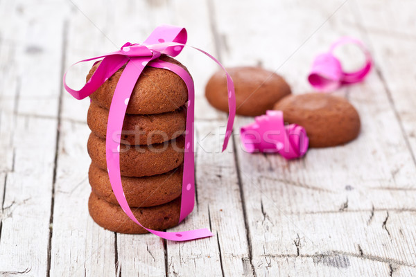 巧克力 餅乾 粉紅絲帶 鄉村 木 商業照片 © marylooo