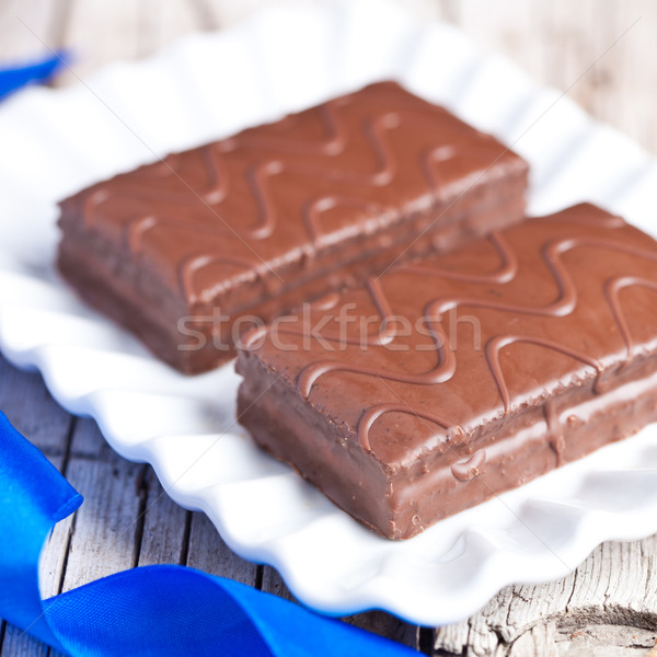 Koyu çikolata kekler plaka rustik ahşap gıda Stok fotoğraf © marylooo