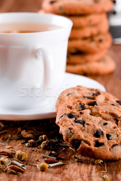 Beker kruidenthee vers cookies houten tafel Stockfoto © marylooo