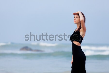 Piękna młoda kobieta stałego piasku wybrzeża słoneczny Zdjęcia stock © Massonforstock