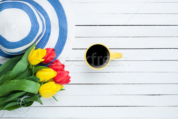 Copo café seis tulipas branco mesa de madeira Foto stock © Massonforstock