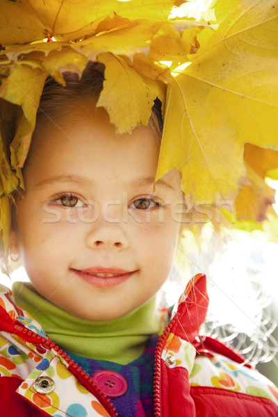 Kind Herbst Park Freien Mädchen Lächeln Stock foto © Massonforstock