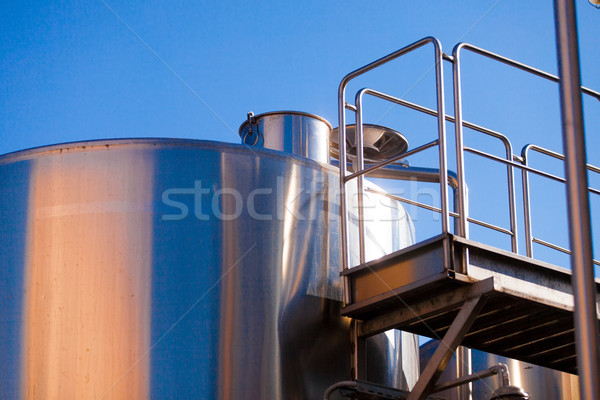 Metal capacitate vin Blue Sky cer constructii Imagine de stoc © Massonforstock