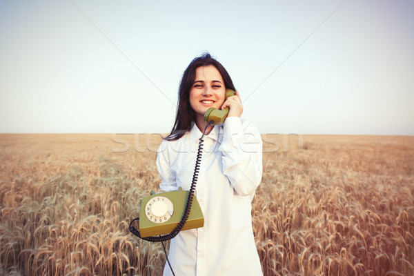 Stockfoto: Jonge · brunette · meisje · groene · bellen