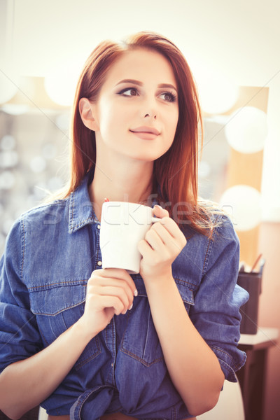 Femei alb ceaşcă cafea tineri Imagine de stoc © Massonforstock