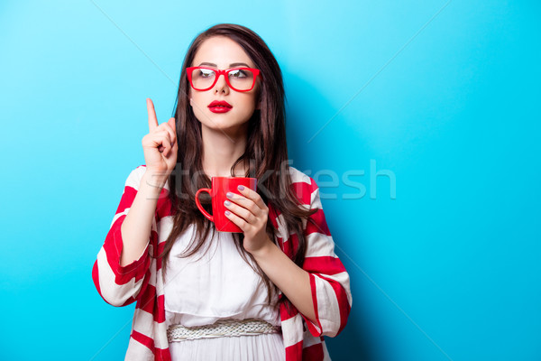 ストックフォト: 美しい · 若い女性 · カップ · コーヒー · 立って · 素晴らしい