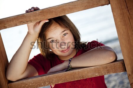 Rotschopf Mädchen schwierig alten Koffer Frauen Stock foto © Massonforstock