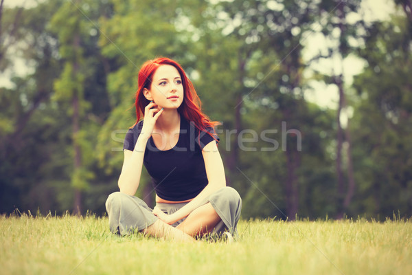 Fiatal lány indie stílus ruházat zöld fű park Stock fotó © Massonforstock