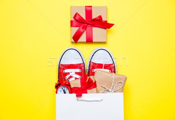 Foto stock: Grande · rojo · hermosa · regalos · despertador · fresco