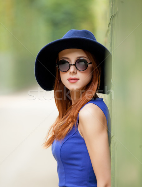 Belle jeune femme marche parc versailles design [[stock_photo]] © Massonforstock