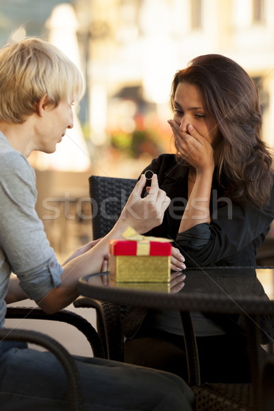 Jonge man jong meisje cafe man vak teen Stockfoto © Massonforstock