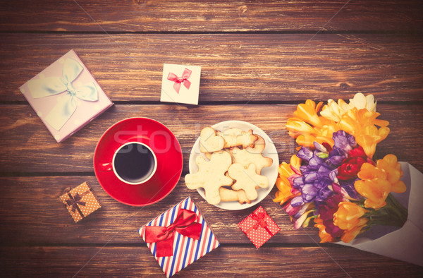 Stockfoto: Beker · koffie · geschenk · rond · bloemen · houten · tafel