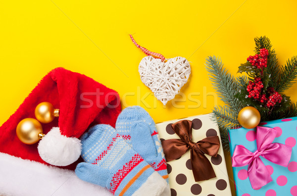 A forma di cuore Natale regali giallo finestra colore Foto d'archivio © Massonforstock