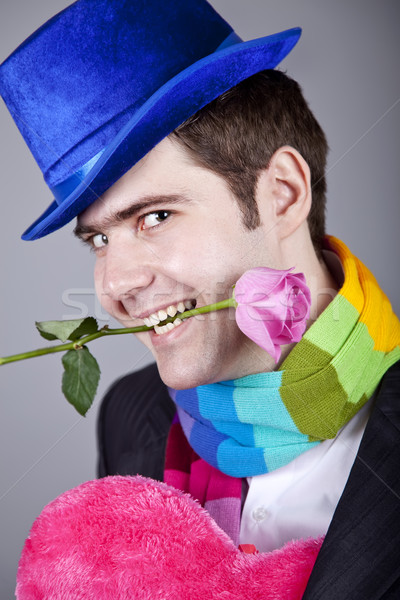 Misterios bărbaţi jucărie trandafir dragoste fericit Imagine de stoc © Massonforstock