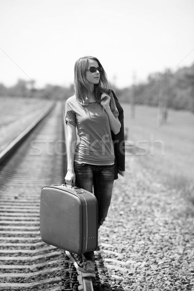 Stock fotó: Fiatal · divat · lány · bőrönd · vasútvonal · fotó