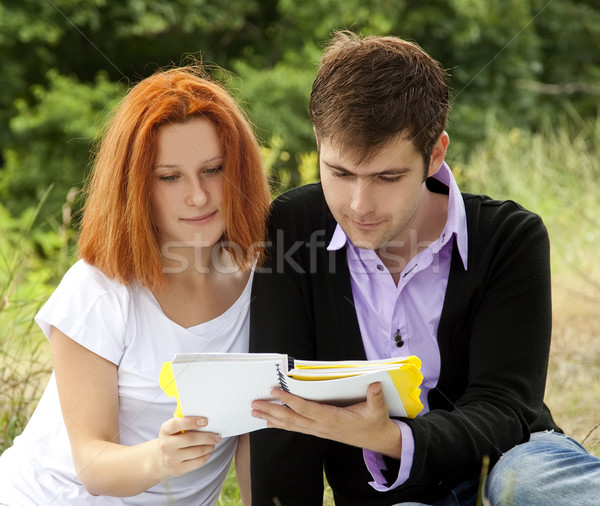 Deux élèves extérieur devoirs fille étudiant [[stock_photo]] © Massonforstock