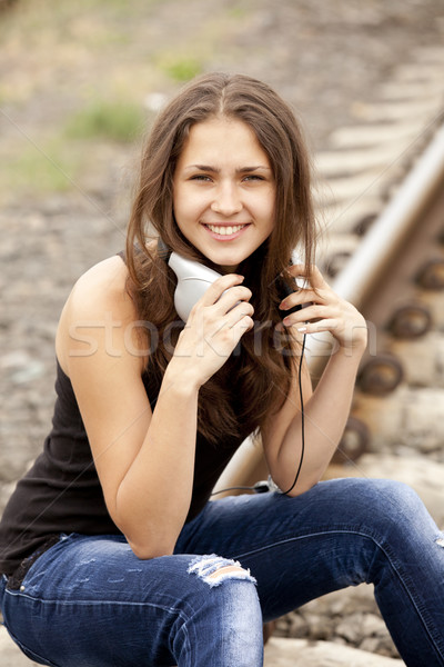 Teen girl Kopfhörer Eisenbahnen Gesicht Stadt glücklich Stock foto © Massonforstock