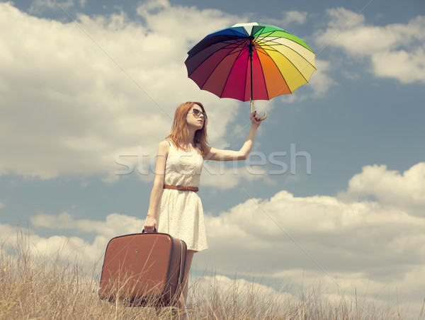 Stock fotó: Gyönyörű · vörös · hajú · nő · lány · esernyő · bőrönd · szabadtér