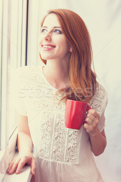 Mooie jonge vrouw beker venster koffie stad Stockfoto © Massonforstock