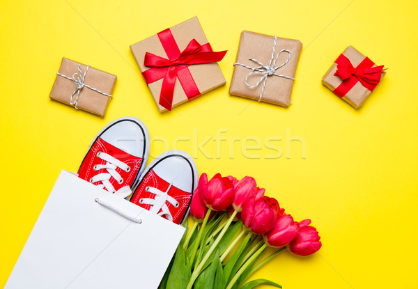 Foto stock: Rojo · tulipanes · fresco · bolsa · de · la · compra · hermosa