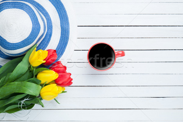 Copo café seis tulipas branco mesa de madeira Foto stock © Massonforstock