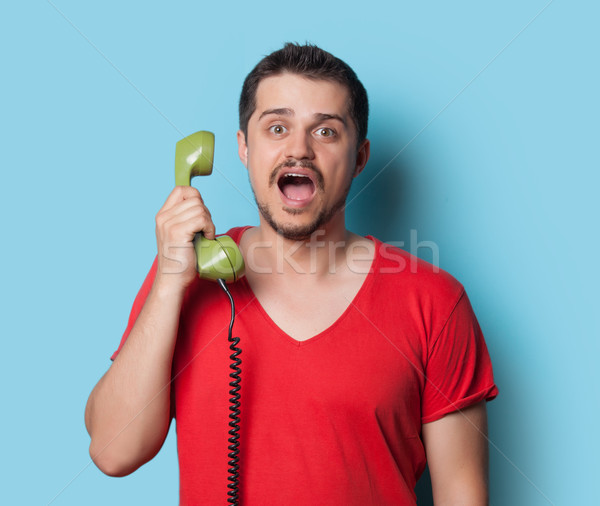 Ragazzo tshirt verde retro comporre telefono Foto d'archivio © Massonforstock