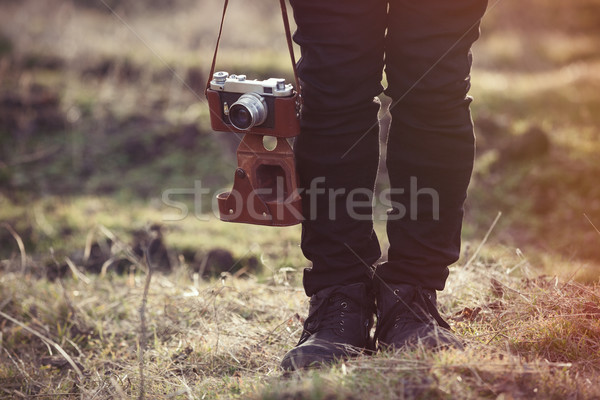 Retro kamera pánt föld tavasz férfi Stock fotó © Massonforstock