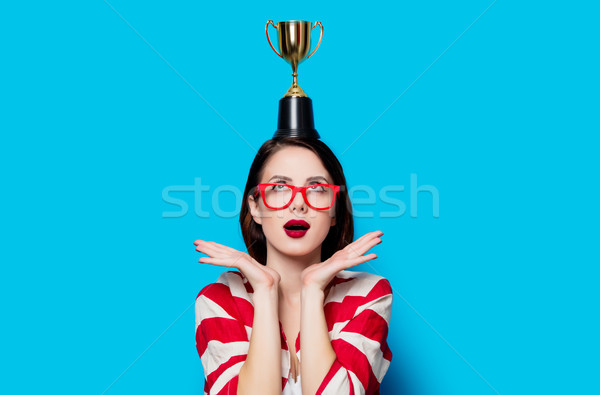 Stockfoto: Jonge · verwonderd · vrouw · beker · trofee · portret